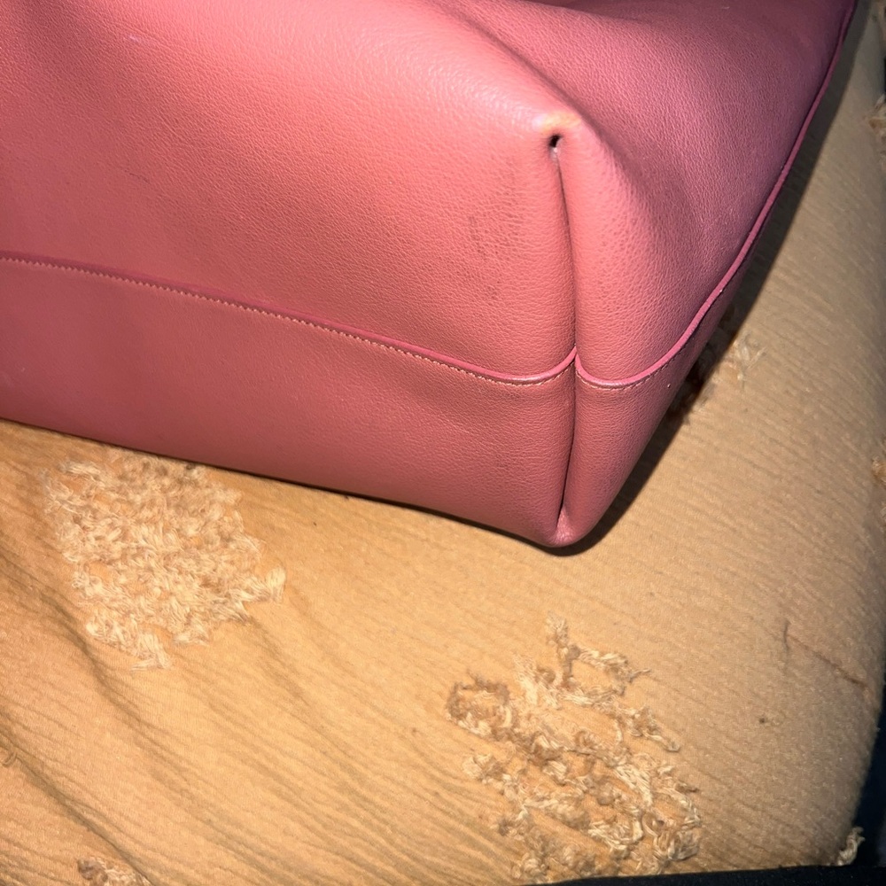 Saint Laurent Pink Tote Bag with Minimalist Design - Picture 5 of 13